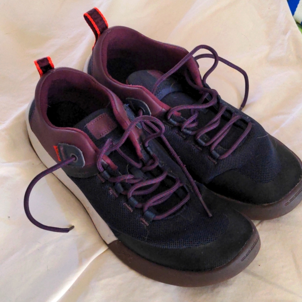 Chaco sneakers, like new, purple and navy, W11